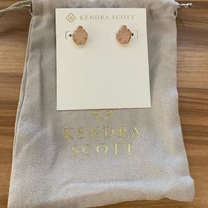 Kendra Scott Tessa Stud Earrings in rose gold earrings in great condition